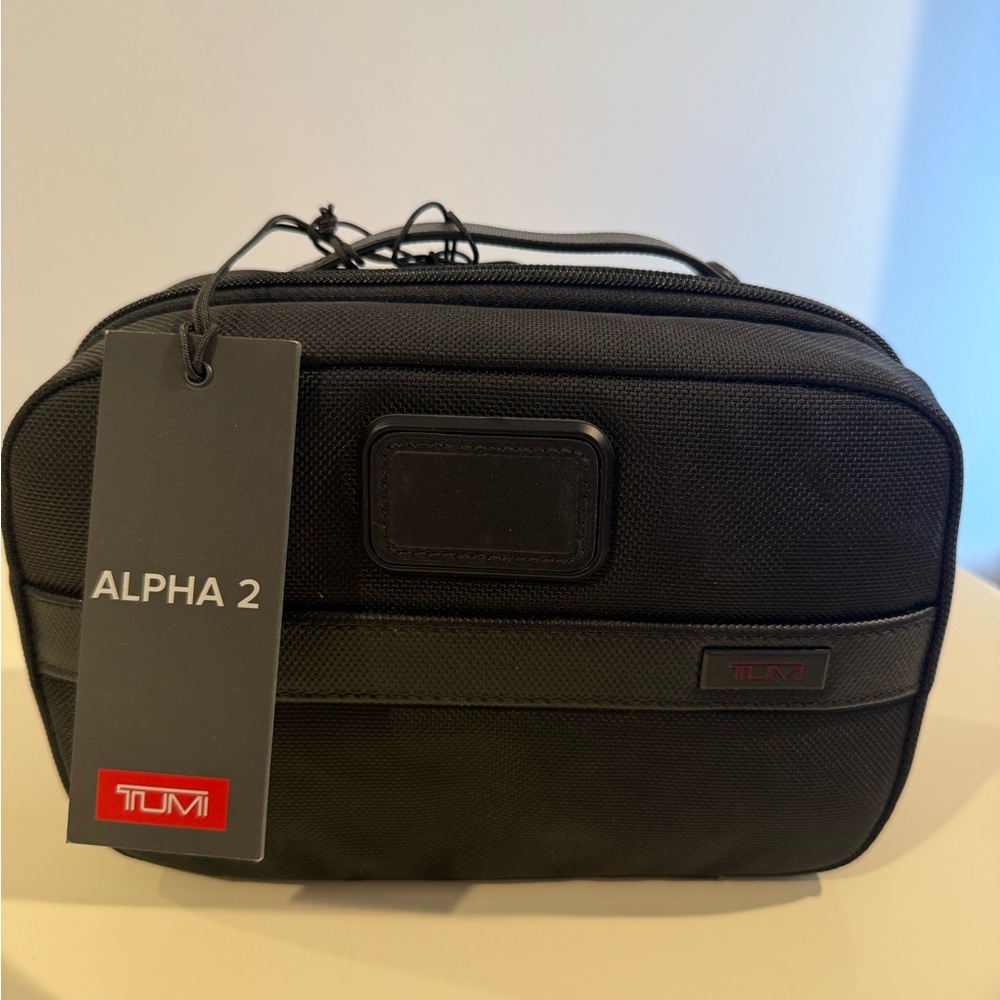 TUMI Alpha 2 Black Toiletry Bag unisex